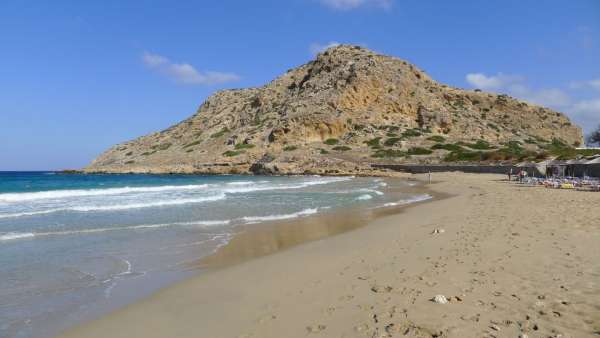 在 Agios Nicolaos 海滩上