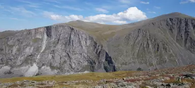 Derrière les cascades