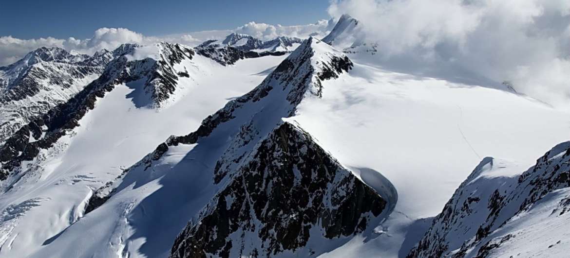 Ascensões alpinas a picos superiores a 3.500m: Turismo