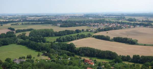 Vista desde la torre del castillo Kunětická hora: Transporte