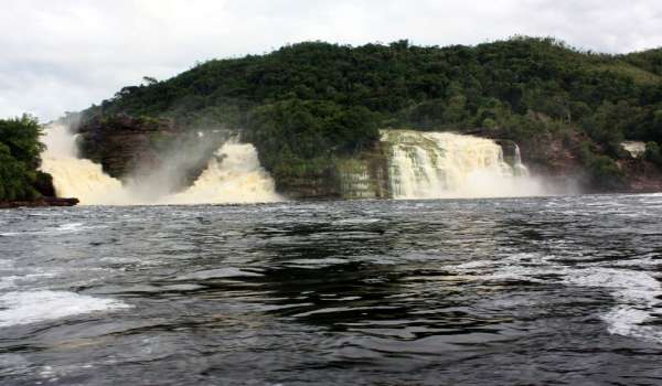 Wodospady Salto Ucaima i Golondrina