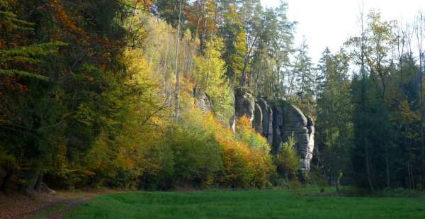 Felsen auf dem Weg