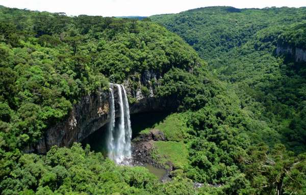 Najpiękniejszy widok na wodospad Caracol