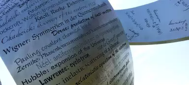 黑色的