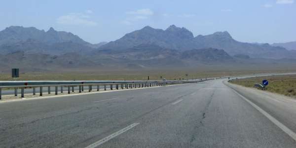 Le long des montagnes jusqu'à Ispahan