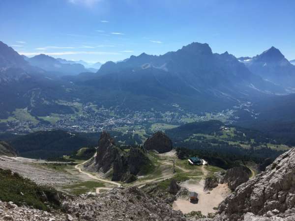 Ref. Pomedes and views of Cortina