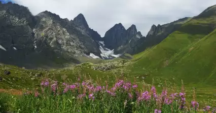 Wędruj przez przełęcz Chauki