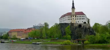 Замок Дечин