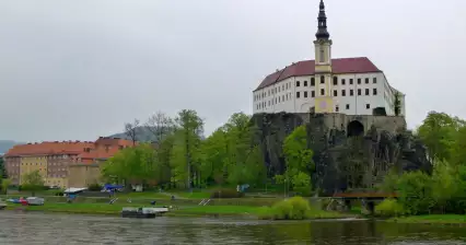 Замок Дечин