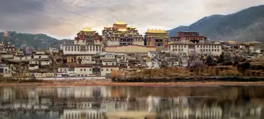 Shangri-La (gr ཉི་ ཟླ །)