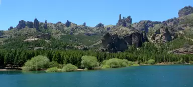 Rijden door de vallei van de rivier de Limay