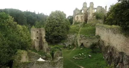 Zřícenina hradu Dívčí kámen