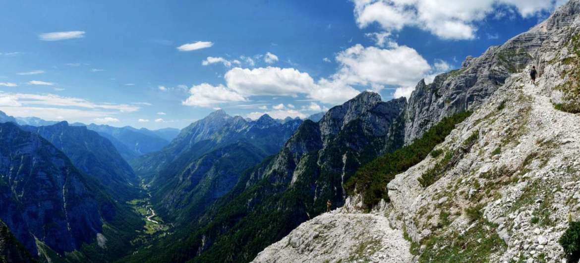 Ascent to Pogačnikov Dom: Hiking