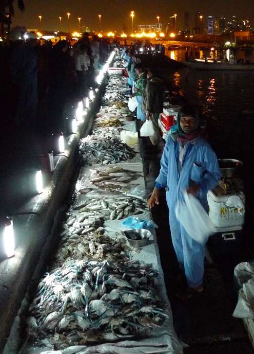 Ночной рыбный рынок