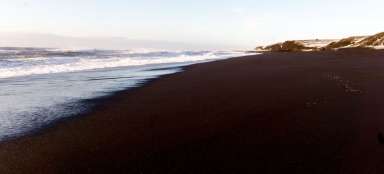 Playa de arena negra