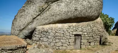 Eine Tour durch das Dorf Monsanto