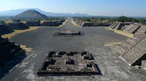 Vista dalla Piramide della Luna