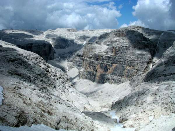 Le massif désolé du Sella