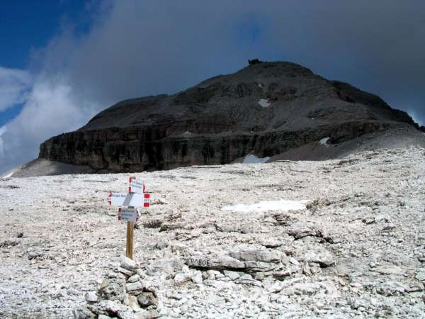 Wegweiser am Piz Boé