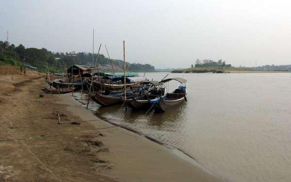 Vissersboten aan de Mekong