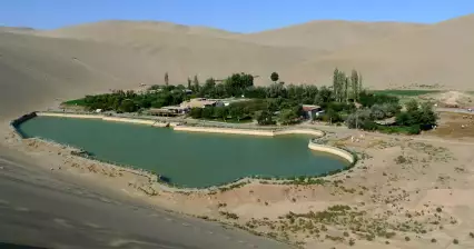 Un voyage dans l'oasis et les dunes près de Dunhuang