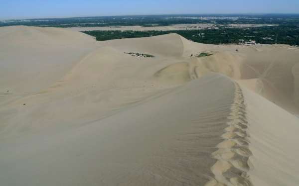 Salita lungo il crinale della duna