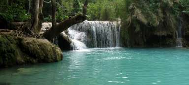 Uma viagem às cachoeiras de Kuang Si