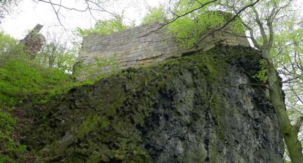 Unter der am besten erhaltenen Mauer