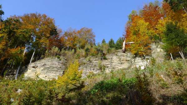 Sous les rochers