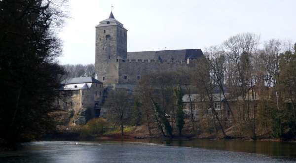Vue du château de Kost depuis l'étang blanc