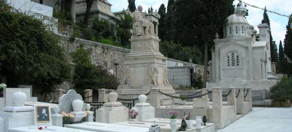 První Athénský hřbitov: Stravování