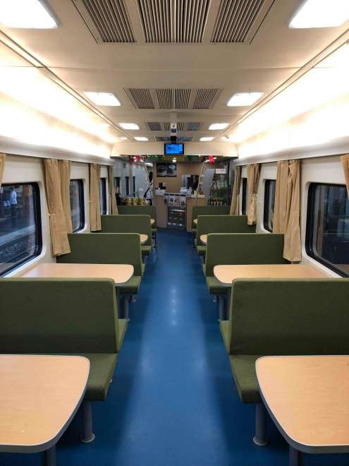 기차로 태국에서 현대 여행.