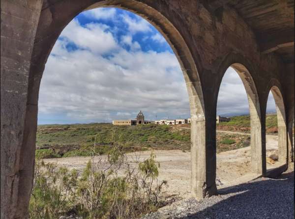 Une grande surface d'un sanatorium abandonné