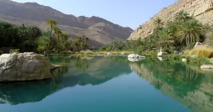 Zwemmen in Wadi Bani Khalid