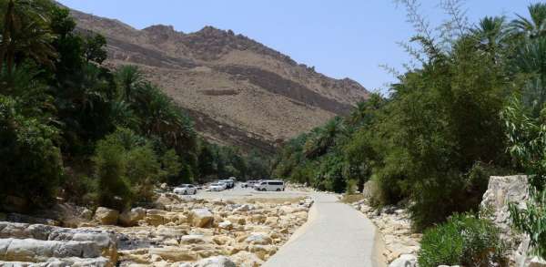Parkeren bij Wadi Bani Khalid