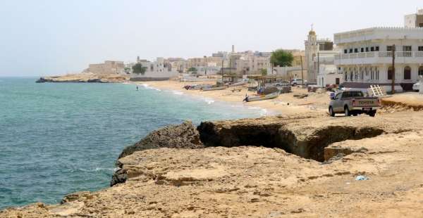Praia em Al Ayjah