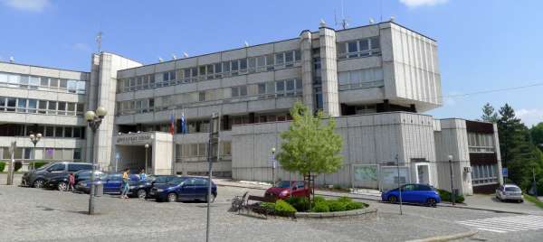 Slovanské náměstí et la mairie de Trutnov
