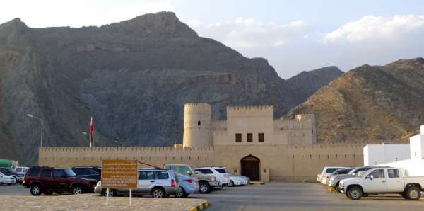 Hrad v Birkat Al-Mawz