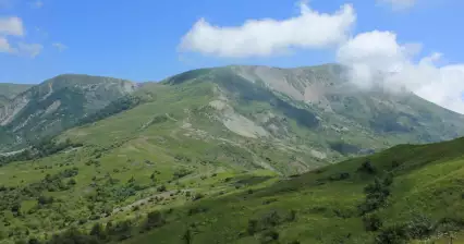 Aufstieg zum Mount Quzudosu (2224 m über dem Meeresspiegel)
