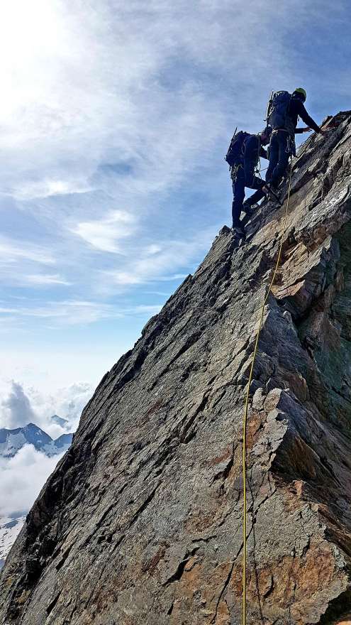 Dans la seconde moitié du chemin de la croix