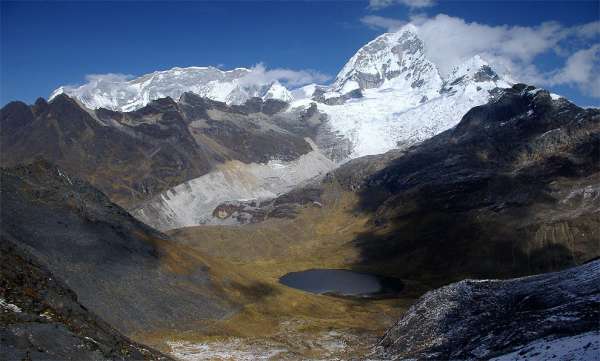 Panorama of Huascaran and Chopicalqui