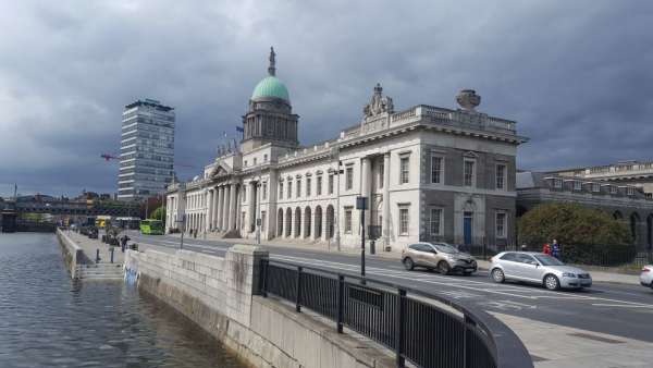 O edifício do Parlamento irlandês - Custom House