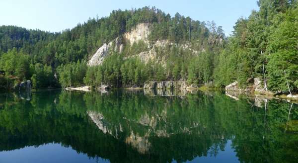Klasyczny widok na jezioro Pískovna
