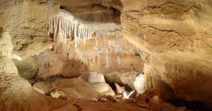 코네프루시 동굴