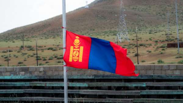 Flaga mongolska nad trybuną