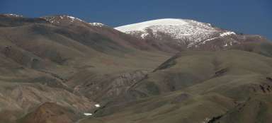 Debajo del glaciar Baatar Khairkhan