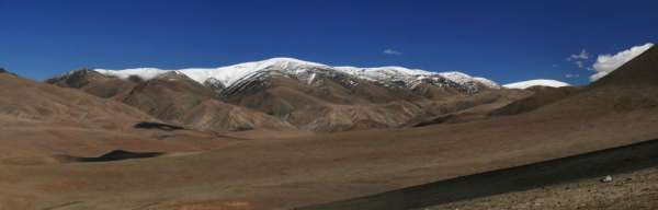 Pohľad na horský hrebeň Baatar-Khairkhany od západu