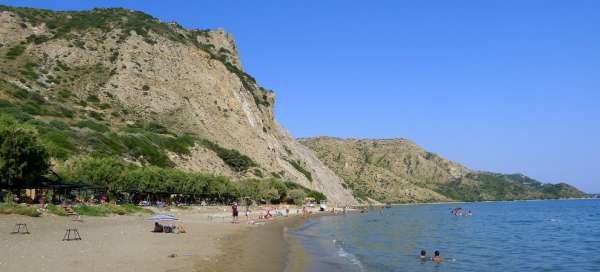 Pláž Dafni: Počasí a sezóna