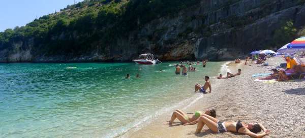 Pláž Makris Gialos: Počasí a sezóna
