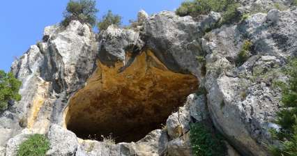 达米亚诺斯洞穴